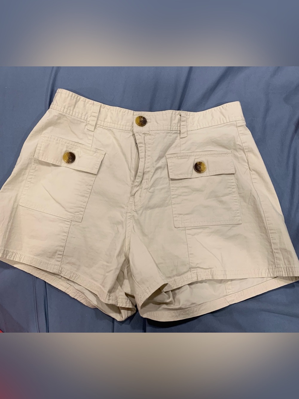 Vuori Cream Cargo Button-Pocket Shorts